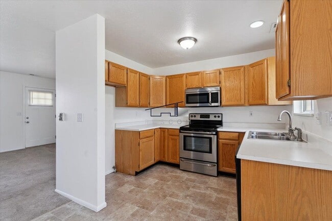 Building Photo - 772 N 800 W
