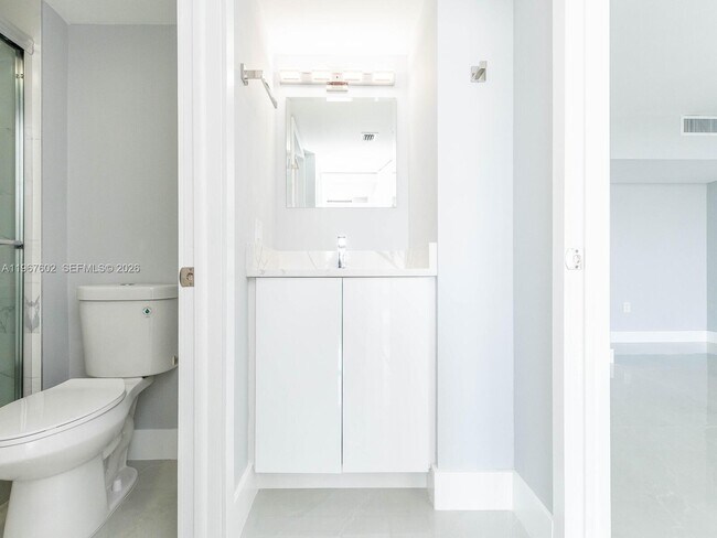 Building Photo - 20505 E Country Club Dr