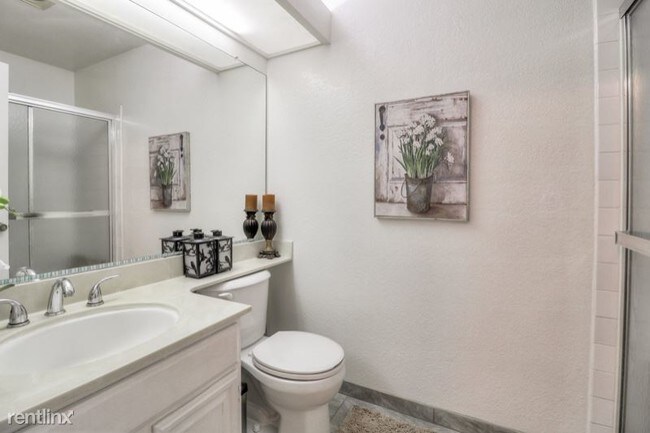 Building Photo - 37000 Meadowbrook Common