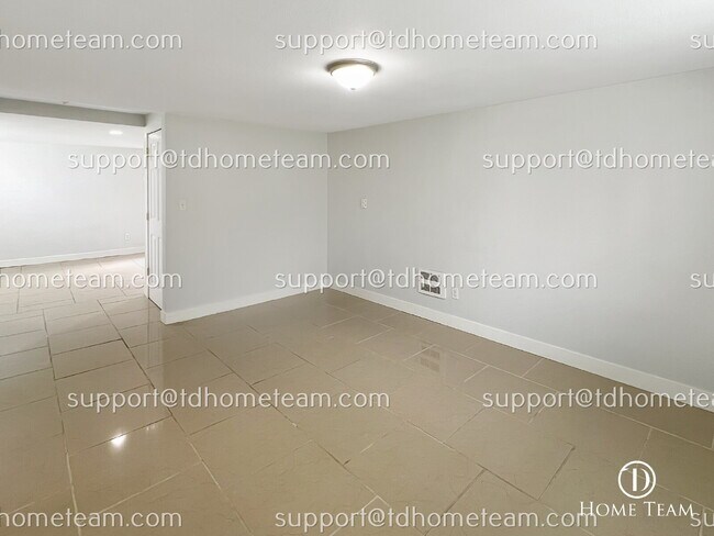 Building Photo - Modern and Spacious Duplex Rental in Tacoma's Desirable Location!