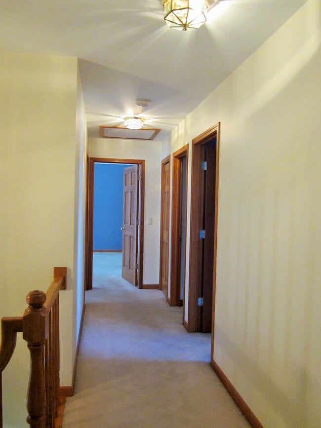 Building Photo - 3690 Baybrook Dr