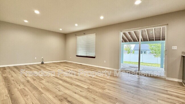 Building Photo - 6587 N Harris Hawk Ln