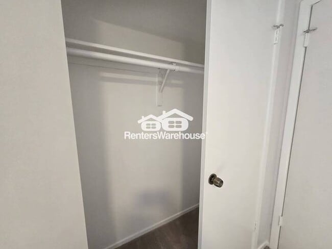 Building Photo - FOR RENT - MOVE IN READY - 2  BEDS 1.5 BAT...