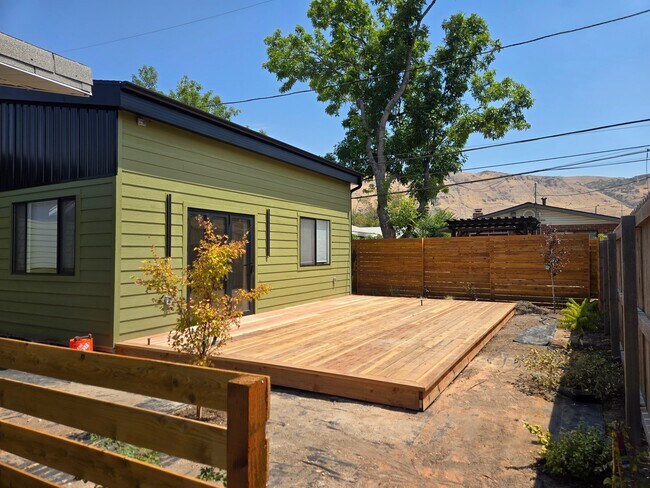 Building Photo - 1130 Taffeta Dr