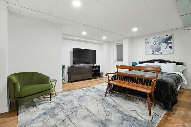 Building Photo - 32 School St