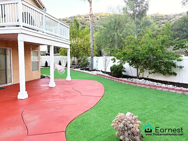 Building Photo - Charming 4-Bed/2.5-Bth Home in Prime Santa...