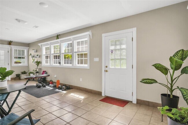 Building Photo - 104 Charles Dillard Ln