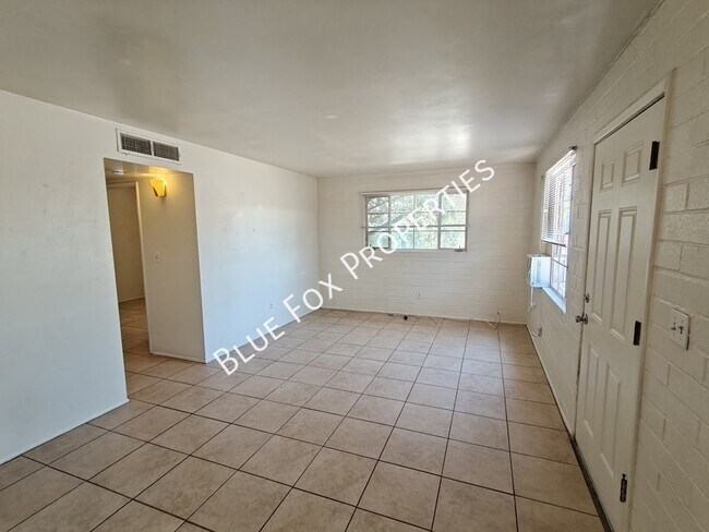 Building Photo - 1224 N Camilla Blvd