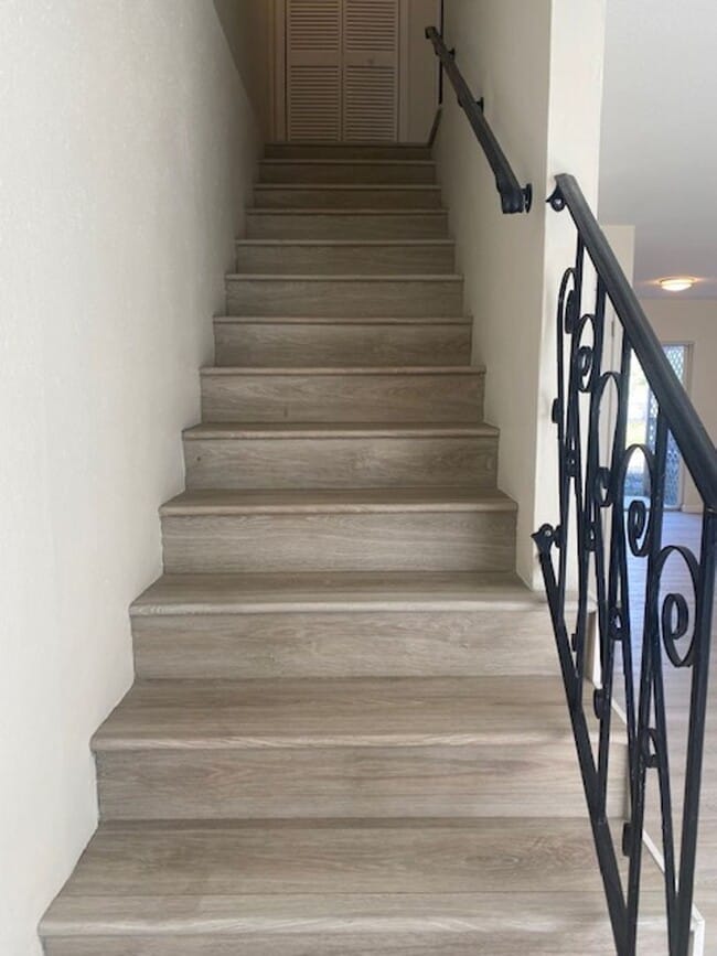 Building Photo - Beautiful 2-bed/1.5 bath two-story townhom...