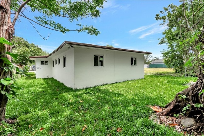 Building Photo - 10370 SW 174th Terrace
