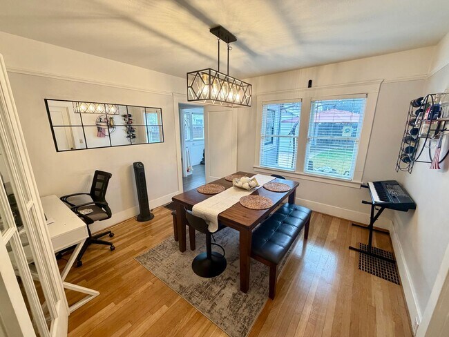 Building Photo - 2 Bed 1 Bath on a quiet street.