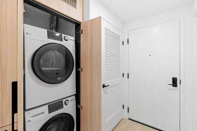 Building Photo - 225 N Miami Ave