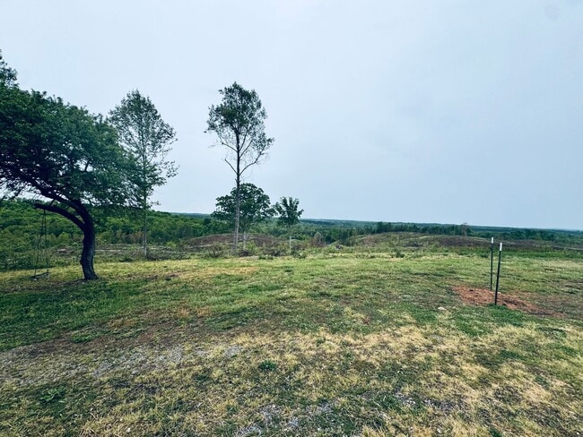 Building Photo - Adorable Home/Country setting