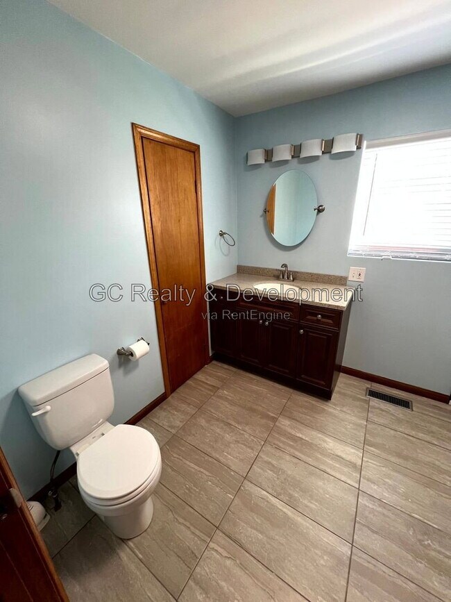Building Photo - 4447 N Melvina Ave