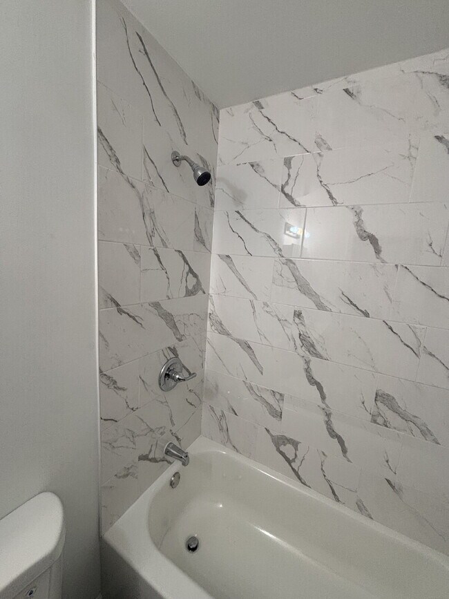 Building Photo - 887 Edwards Rd