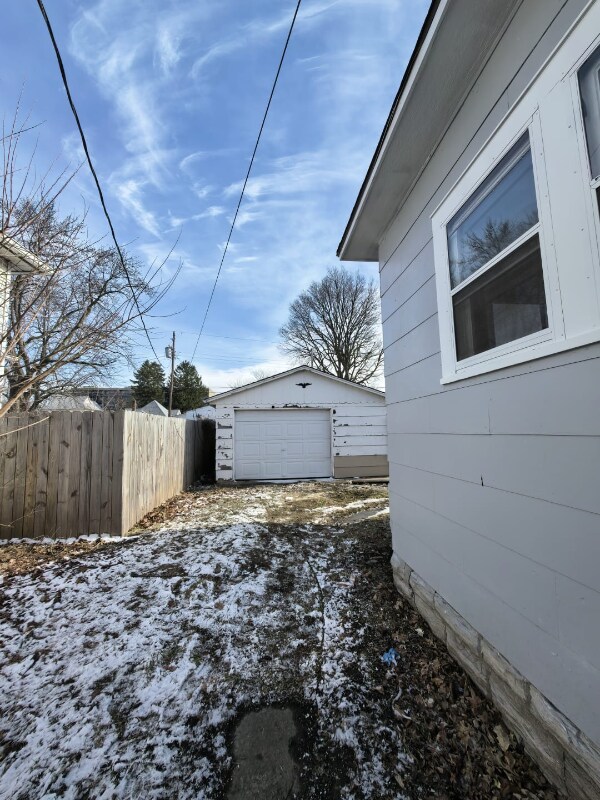 Building Photo - 626 S Market St