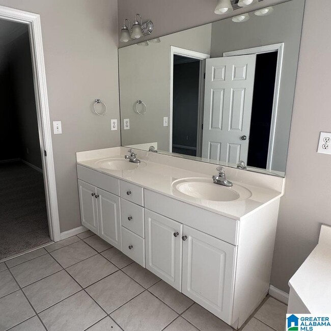 Building Photo - 384 Savannah Cir