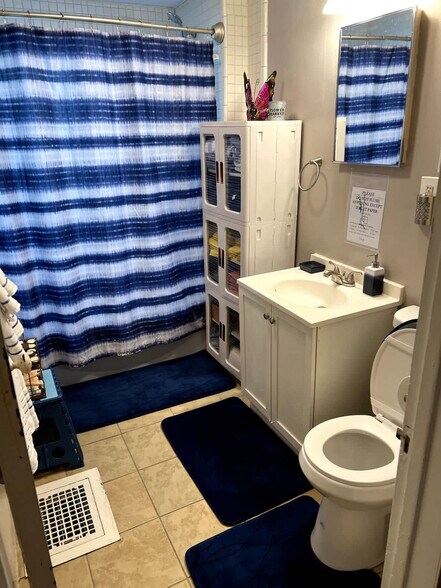 Building Photo - 160 Stafford Ave