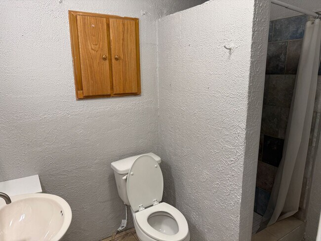 Building Photo - Water Access Living with Detached Garage & Spacious Comfort