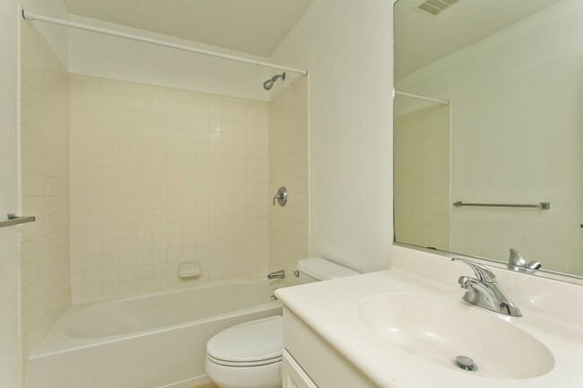 Building Photo - Available December 1st, Three Bedroom 2 1/...