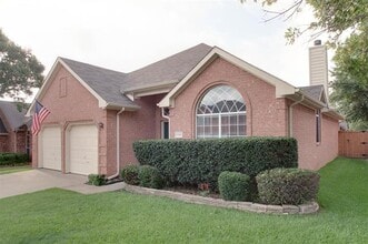 Building Photo - 2320 Suntree Ln