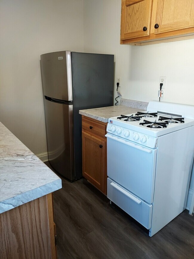 Building Photo - 524 Hallett St