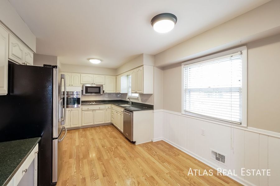 Building Photo - 5509 W 92nd Pl