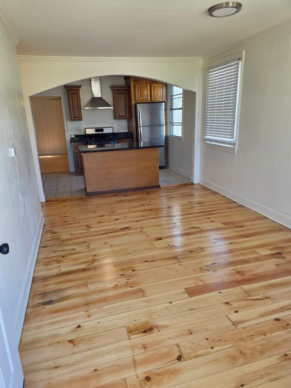 Building Photo - 518 Tucker Ave