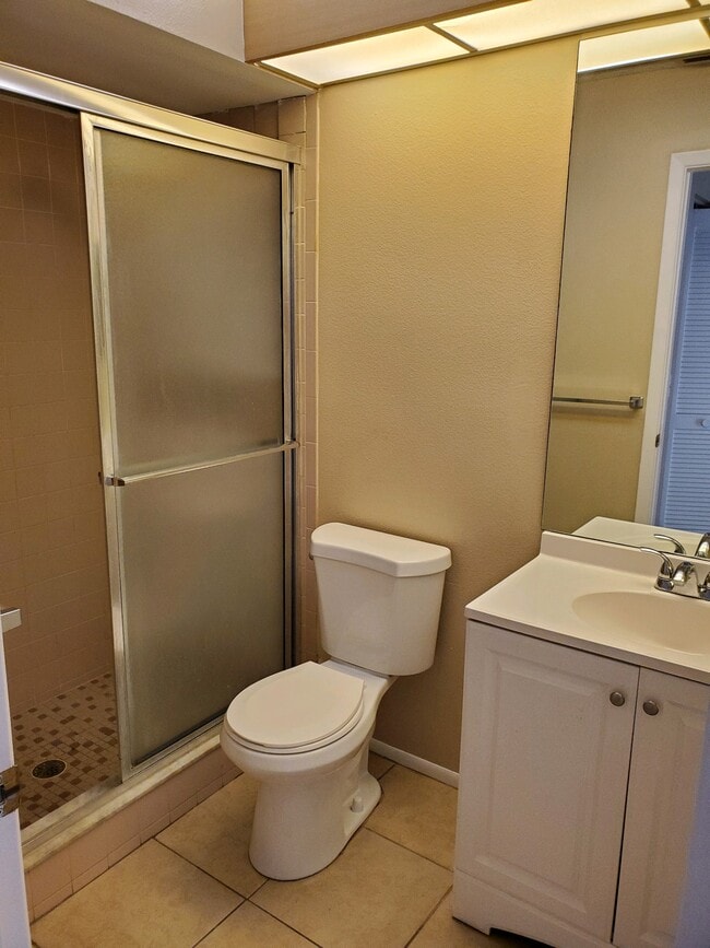 Building Photo - 1038 Begonia Dr
