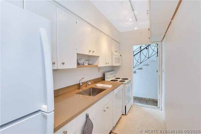 Building Photo - 125 Isle of Venice Dr