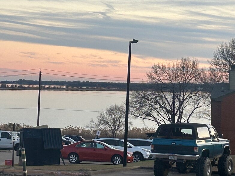 Building Photo - 5913 Lake Hubbard Pky