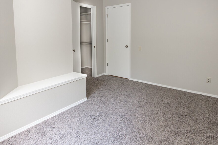 Building Photo - 3441 Atlantic Dr