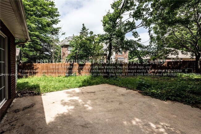 Building Photo - 2554 W Houston St