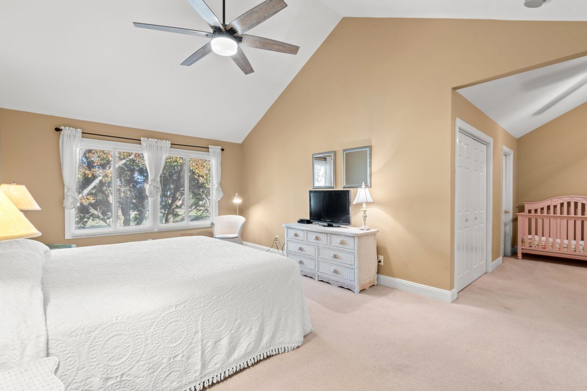 Building Photo - 141-14112 12 Oaks Dr