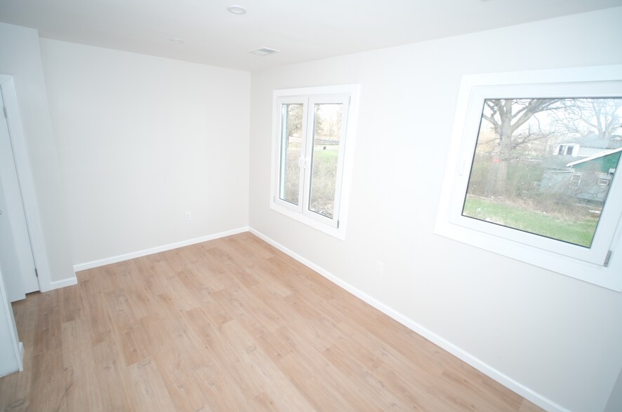 Building Photo - 476 W Savannah St