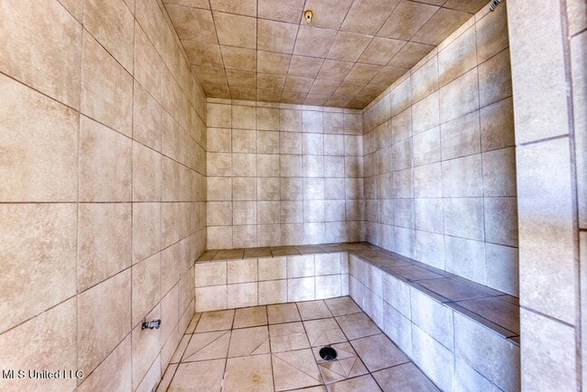 Building Photo - 1200 Beach Dr