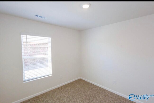 Building Photo - 398 Jackson Pt Cir