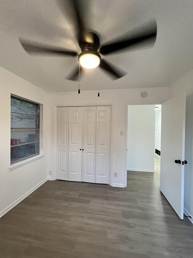 Building Photo - 1402 Missouri Ave