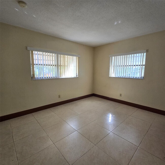 Building Photo - 4215 NW 52nd Ave