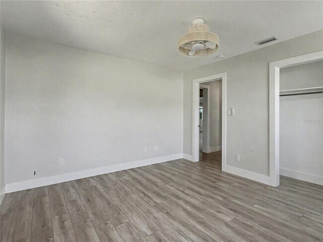 Building Photo - 125 Lake Roy Dr