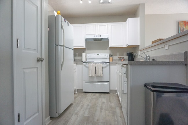 Building Photo - 183 Swaying Pine Ct