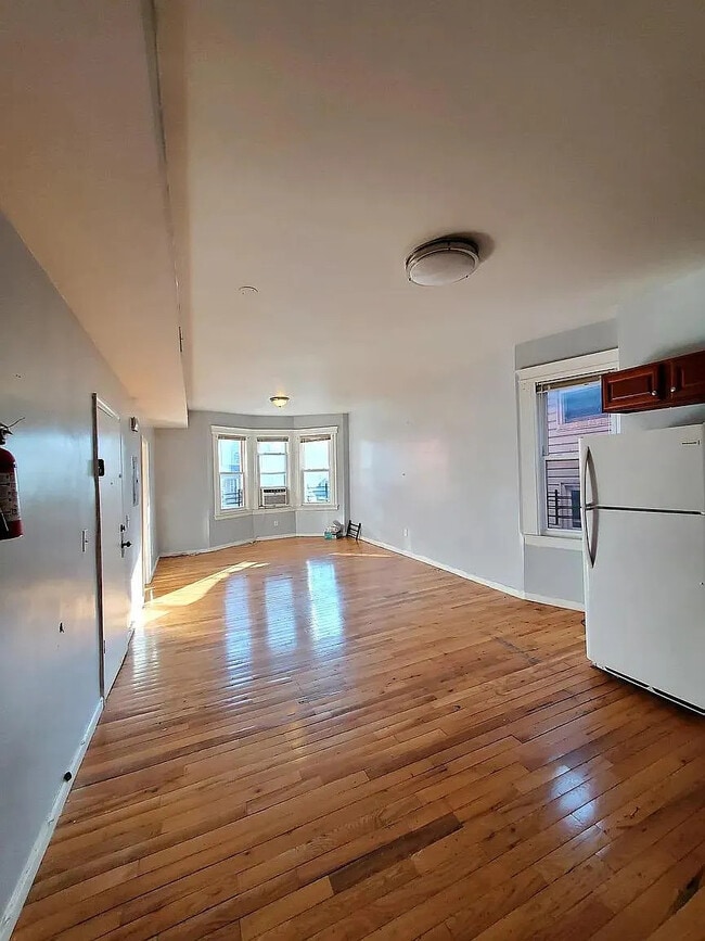 Building Photo - 855 S 15th St