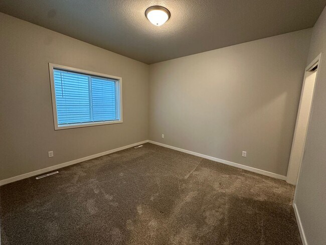 Building Photo - 3226 31st St S