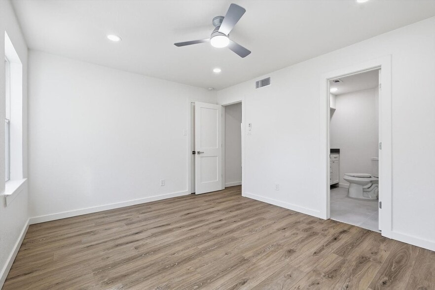 Building Photo - 4816 Amesbury Dr