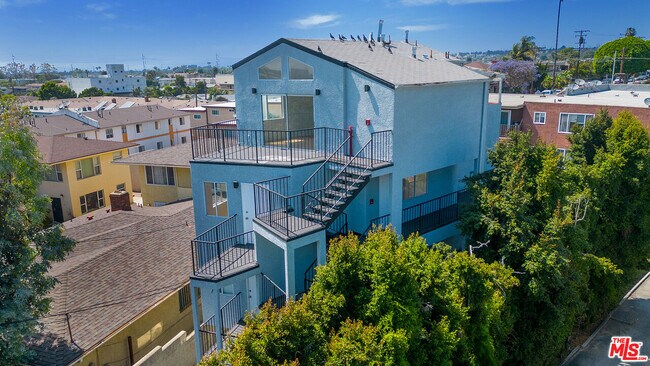 Building Photo - 231 E Hyde Park Blvd