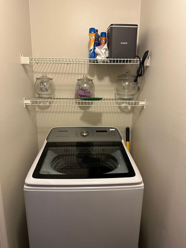 Building Photo - Beautiful 3/2 in Golf Course Community