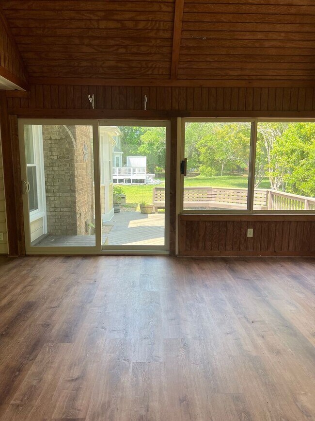 Building Photo - 103 Sunrise Bluff Ln