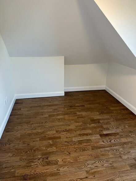 Building Photo - 470 Howard Ave