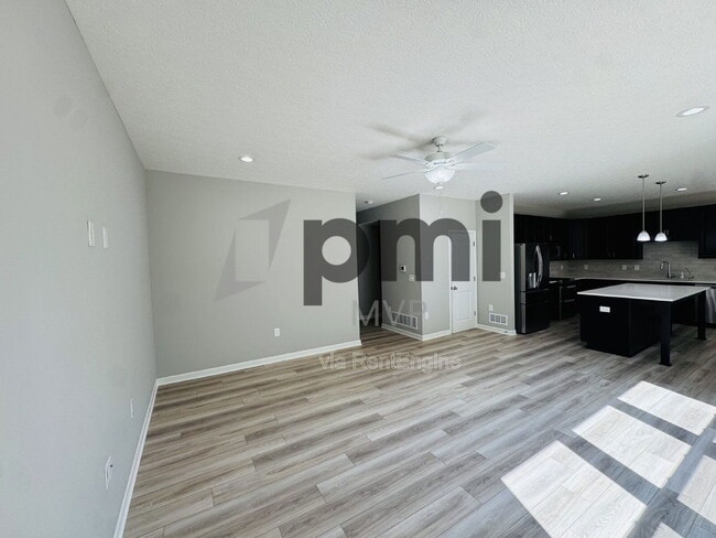 Building Photo - 5749 Shadowfair Ln