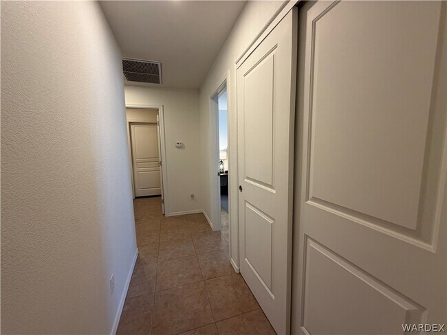 Building Photo - 2416 N Ridge Ave